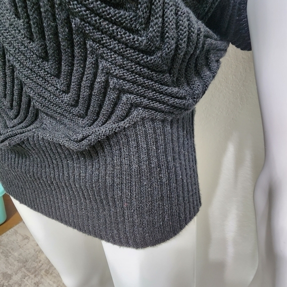 Lane Bryant Black Metallic Thread Short Sleeve Sparkly Sweater Size 14/16 - Picture 11 of 14